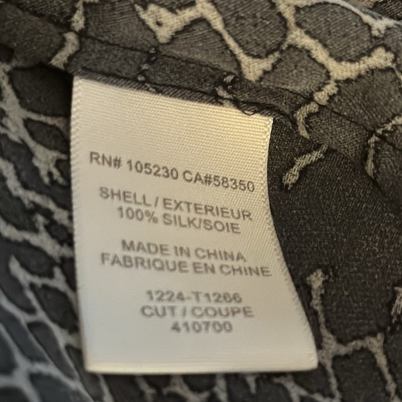 Joie 100% Silk animal print black gray round cap sleeves buttoned down top - Picture 5 of 5
